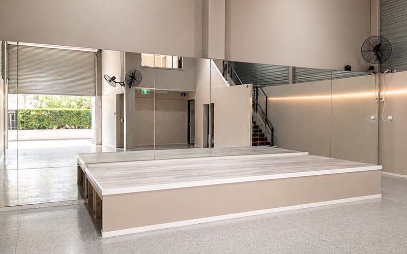 Commercial wall mirror
